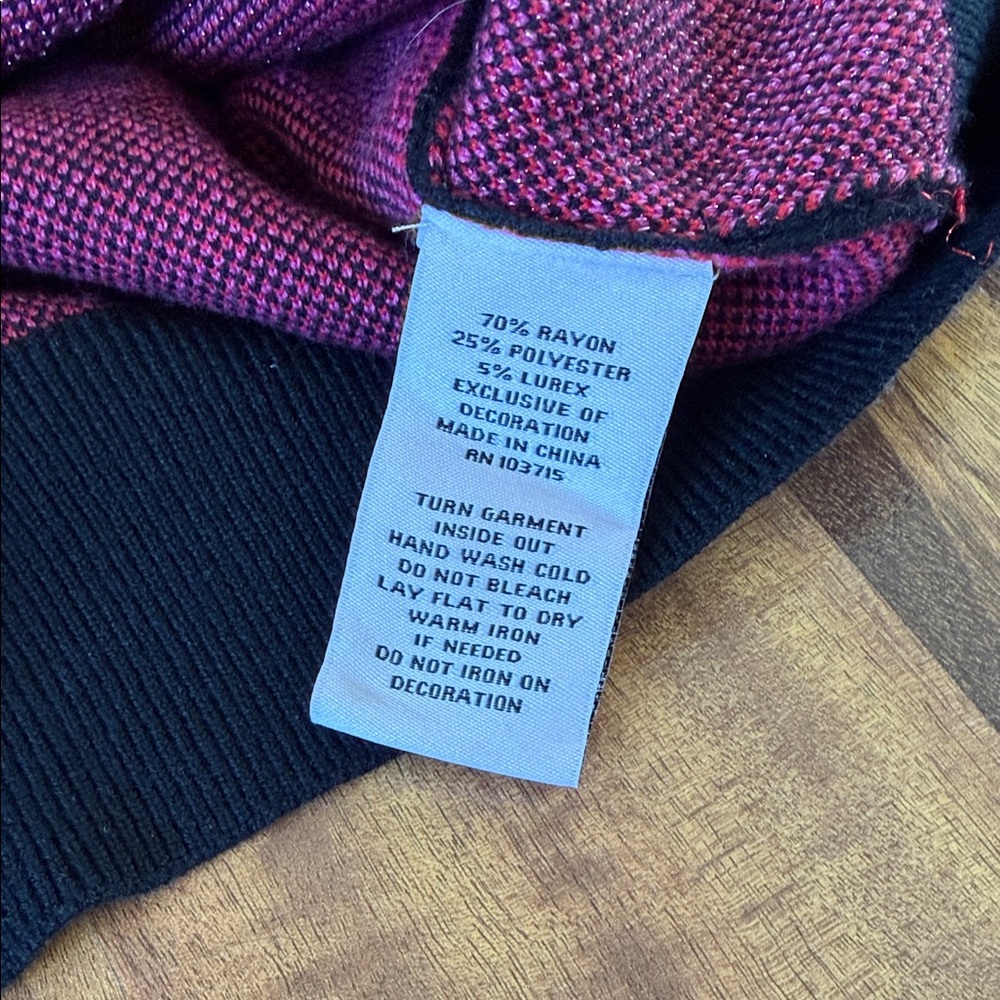 Heart Patterned Black Sweater - Picture 4 of 14